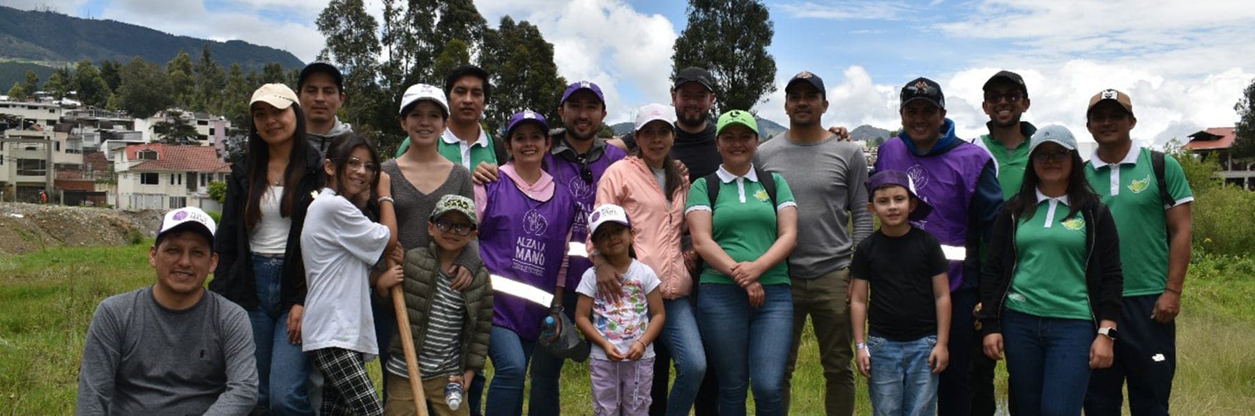 Voluntariado Corporativo "Alza la Mano" Impulsa Reforestación en la ciudad de Loja